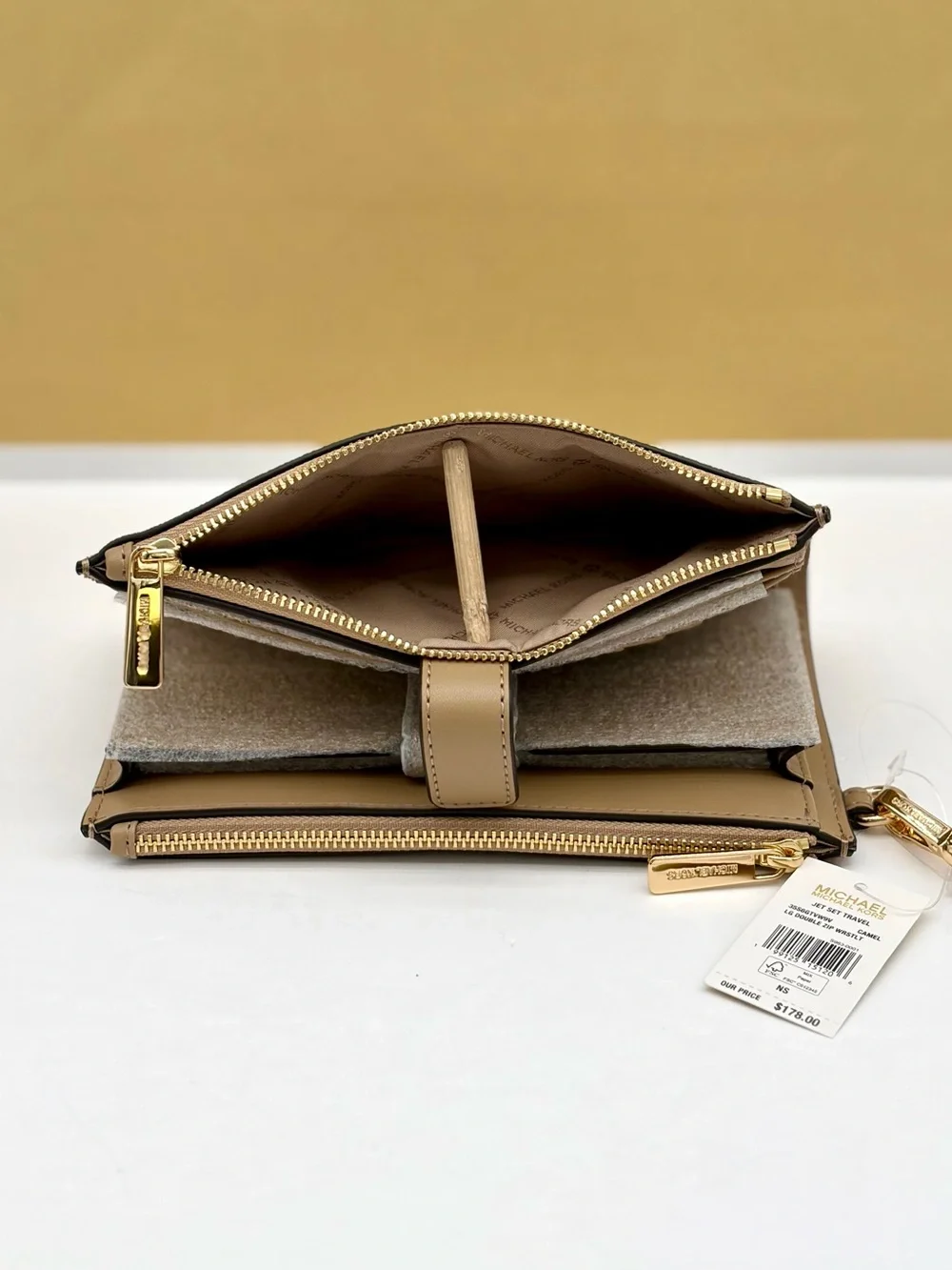 MICHAEL KORS Jet Set Travel Large Printed Signature Logo Wristlet Wallet Camel